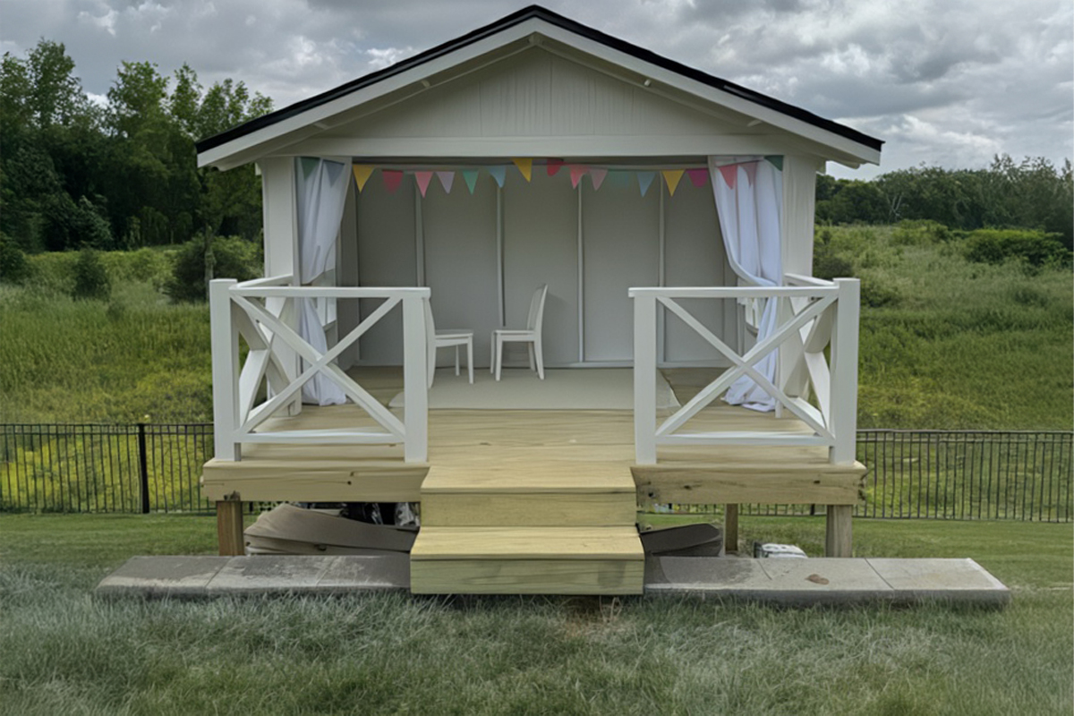 Little girl playhouse